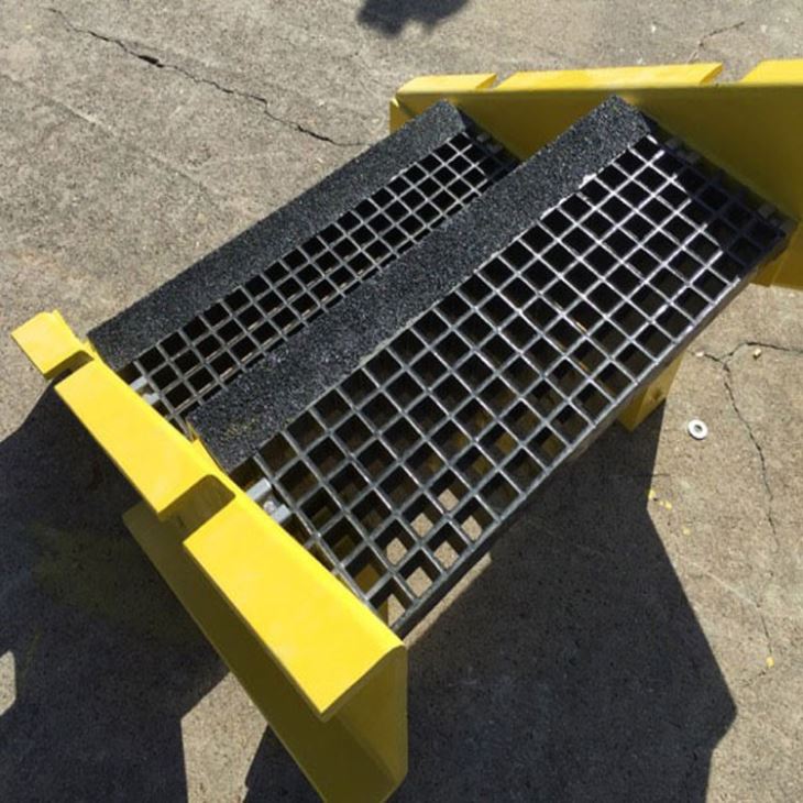Fiberglass Step Ladder With Platform