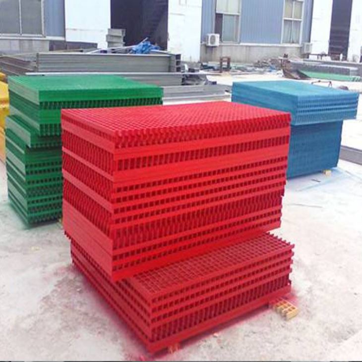 Fiberglass Step Ladder With Platform